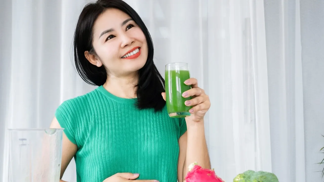 Rau Vườn Làm Nước Ép Detox: Cá Sấu Chia Sẻ Công Thức Xanh Mát