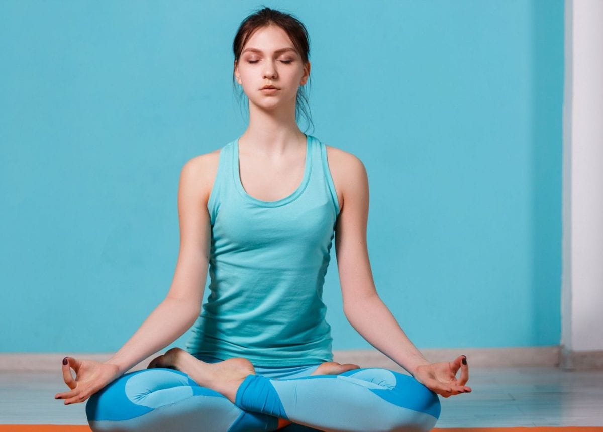 Cách Chọn Tư Thế Thiền: Hoa Sen, Bán Kiết Già Hay Ngồi Ghế? Tìm Sự Thoải Mái Khi Thiền