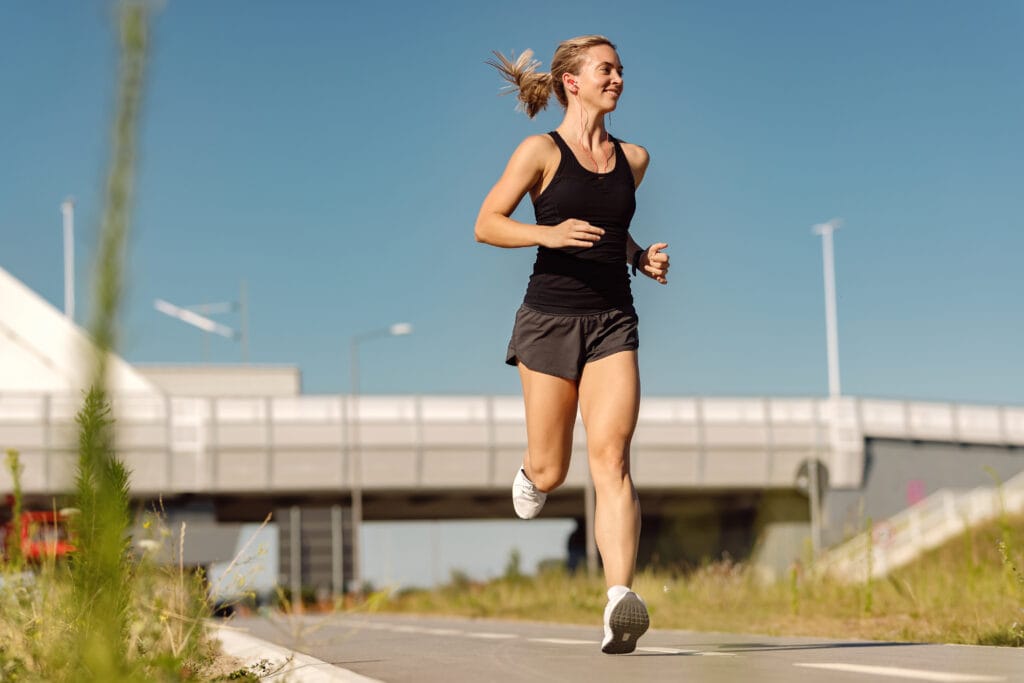 Chạy Buổi Sáng Hay Buổi Tối: Lựa Chọn Nào Tốt Hơn Cho Team Ăn Chay Chạy Bộ?