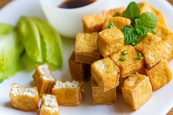 Đậu Hũ Chiên Giòn: Bí Quyết Vàng Rụm, Chấm Nước Tương Tỏi Ớt Cực Đỉnh!