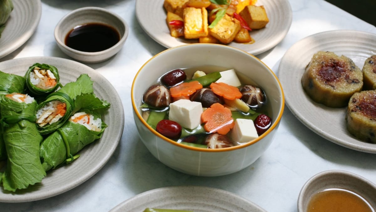 Bắt đầu ăn chay: Cá Sấu chia sẻ 5 mẹo để không “thèm thịt” trong tuần đầu! 🥗