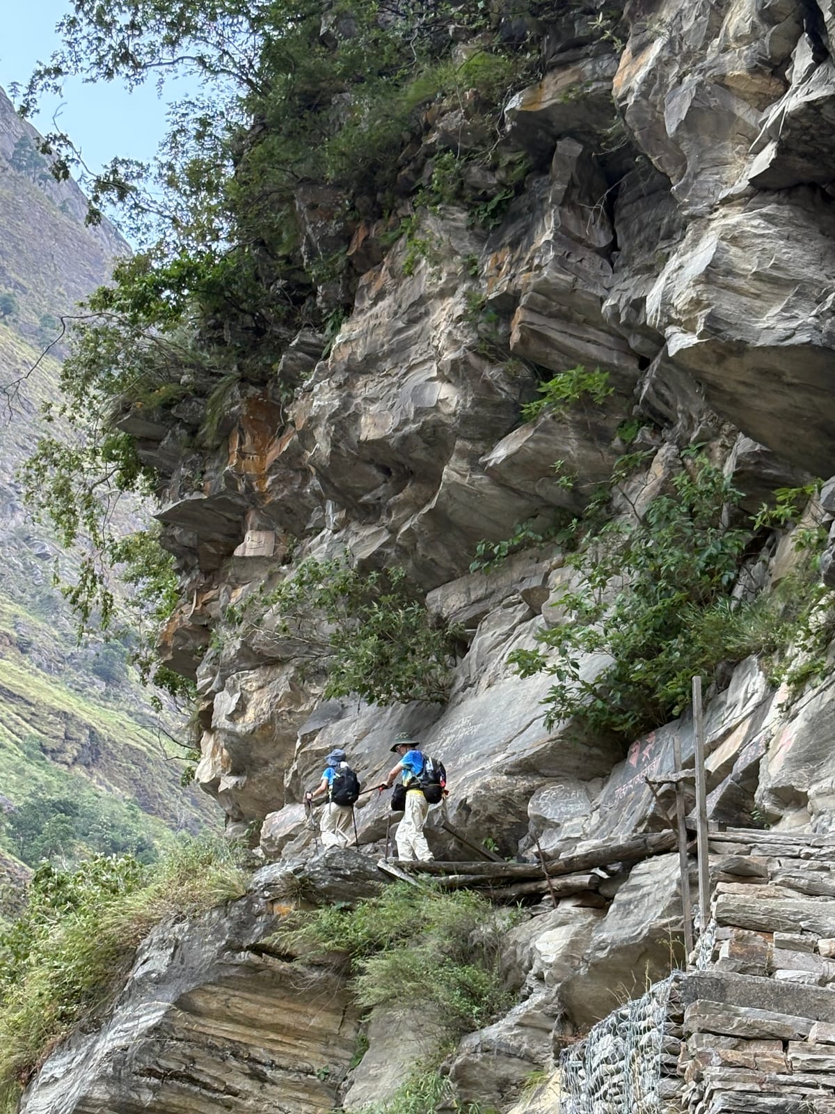 Manaslu Day 2: From Machho Khola to Jagat (1400m)