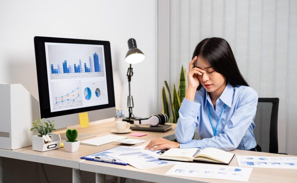 Khi áp lực KPI khiến bạn cảm thấy mình không đủ giỏi – Thực tập chánh niệm để vượt qua nỗi sợ theo pháp môn Làng Mai