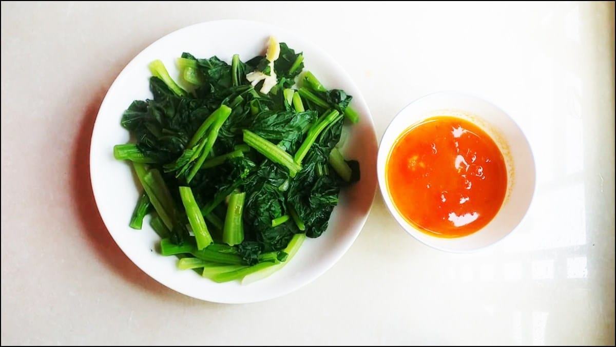 Cải Ngọt Luộc: Đơn Giản Mà Ngon, Chấm Mắm Tỏi Là Hết Sảy!