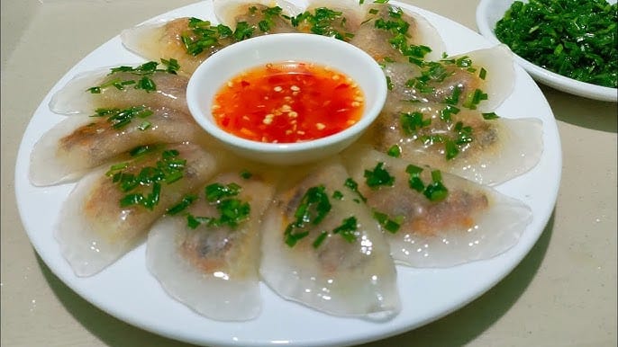 Bánh Bột Lọc Chay: Hương Vị Đậu Xanh Nấm Mèo Đốn Tim Cá Sấu!