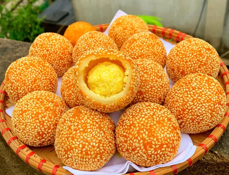 Bánh Cam Chay: Bí Quyết Làm Bánh Cam Nhân Đậu Xanh Chiên Giòn Rụm!