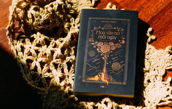 Review sách Hoa Vẫn Nở Mỗi  Ngày
