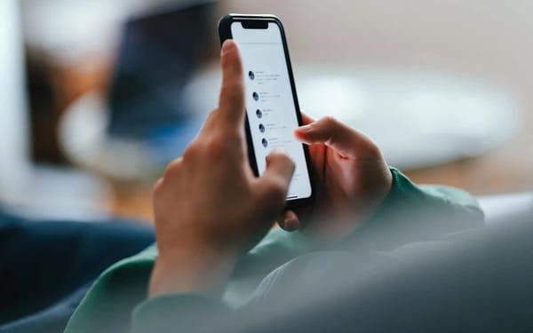 Nghiện điện thoại, mạng xã hội – Trở về với chính mình theo Pháp môn Làng Mai