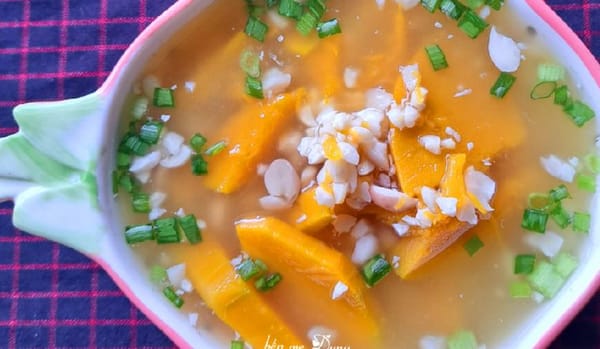 Canh bí đỏ nấu đậu phộng – Món canh chay thanh ngọt, bổ dưỡng cho bữa cơm gia đình