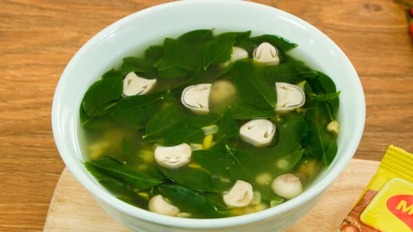 Canh rau ngót nấu nấm – Món canh chay thanh mát, ngọt tự nhiên cho bữa cơm gia đình